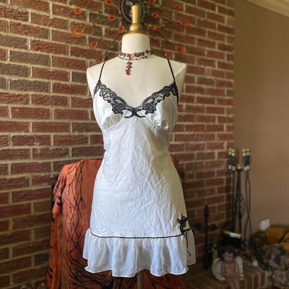 Cato Dresses & Skirts - Cato Womens VTG Y2K Romantic White Satin Chemise Slip Dress Black Lace Trim Sz L